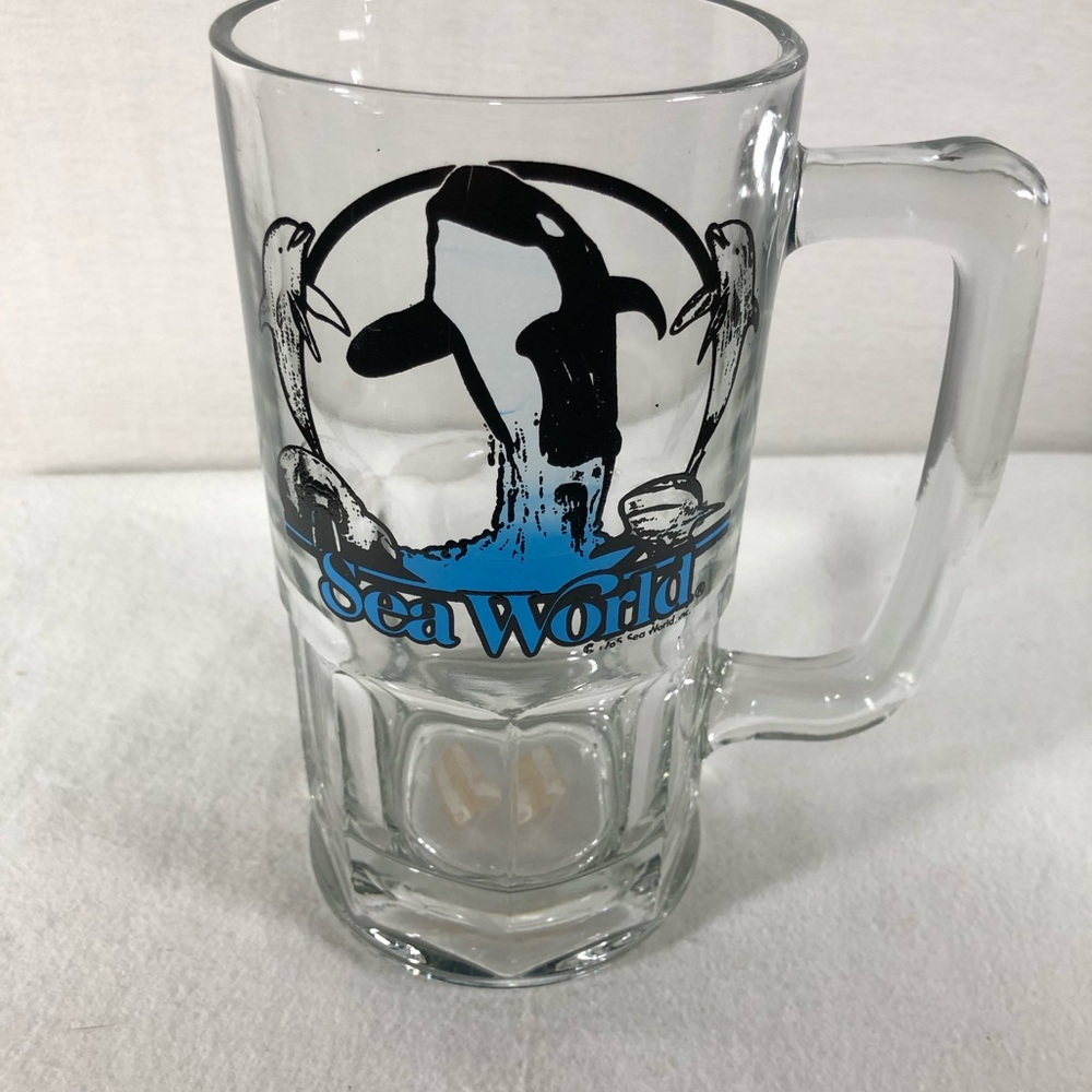 Vintage 1985 Sea World Shamu Large Drinking Glass